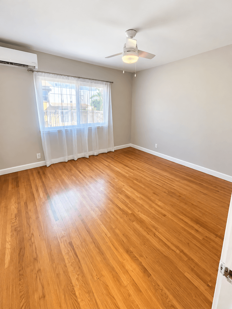 Montrose Apartment: 2318  Mira Vista Ave.