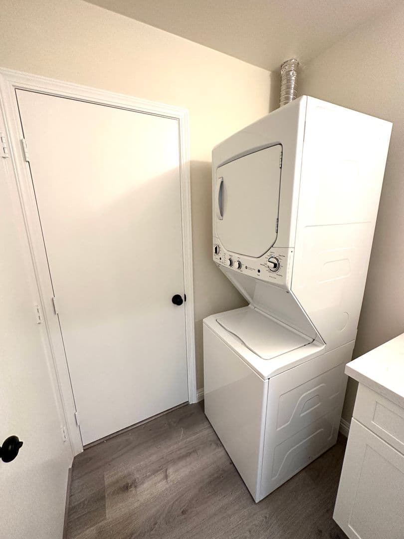 Pasadena Apartment: 160 S Michgan Ave.