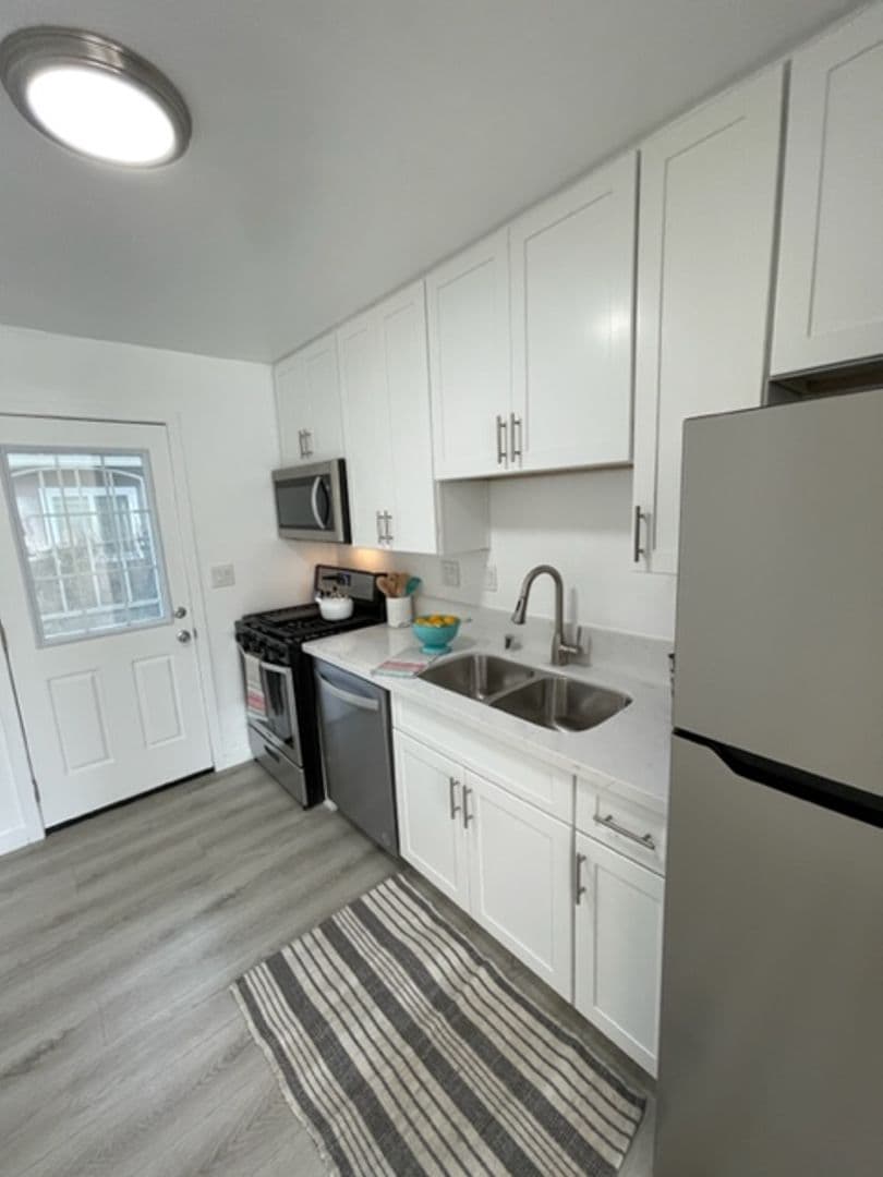 Pasadena Apartment: 1518 El Sereno Ave