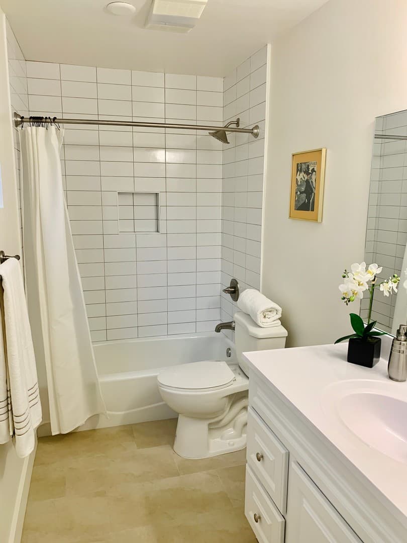 South Pasadena Apartment: 1777 Grevelia St.