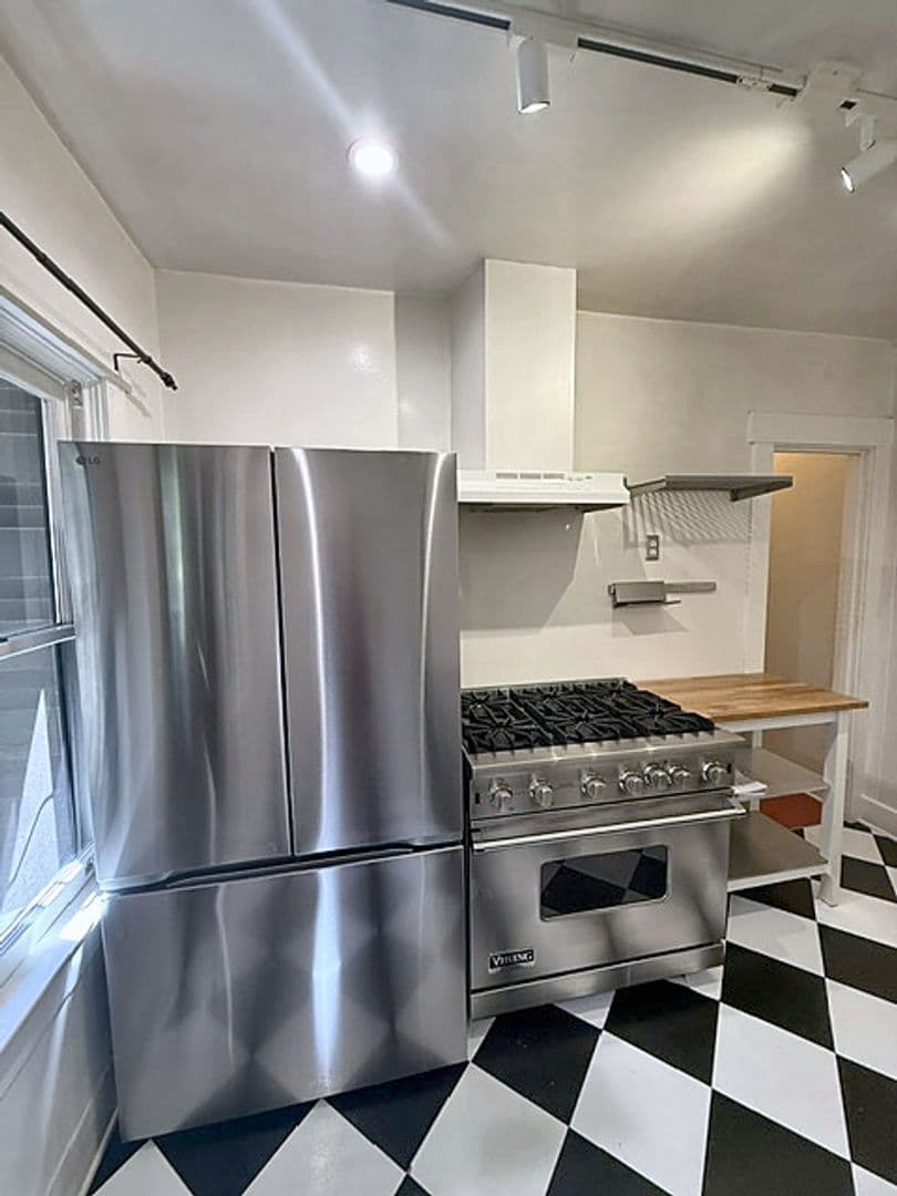 Pasadena Apartment: 1278 N Hudson Ave
