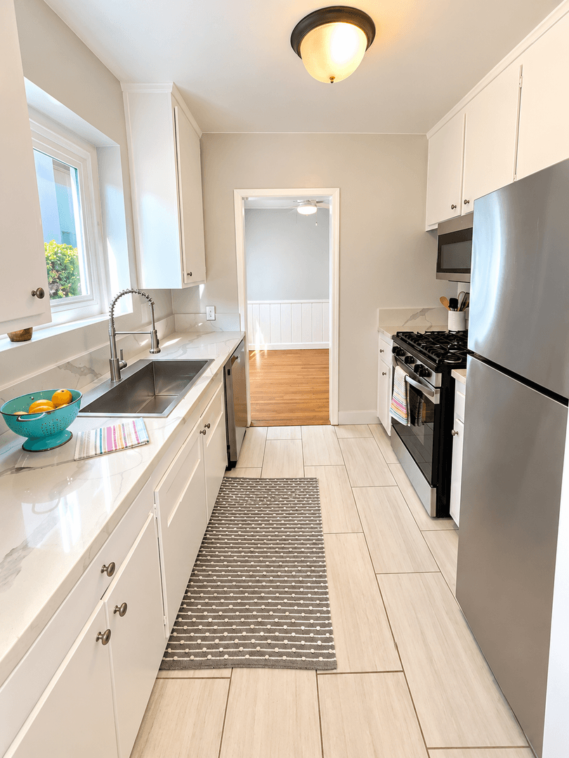 Montrose Apartment: 2318  Mira Vista Ave.