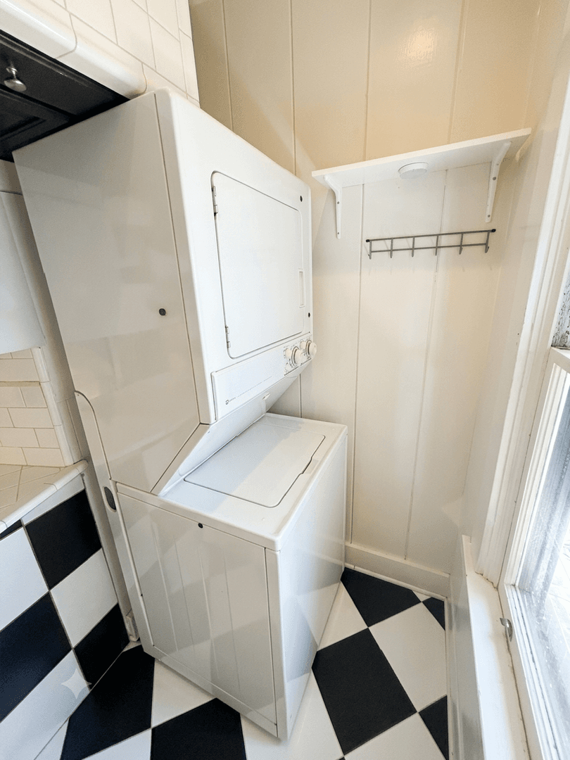 Pasadena Apartment: 1278 N Hudson Ave
