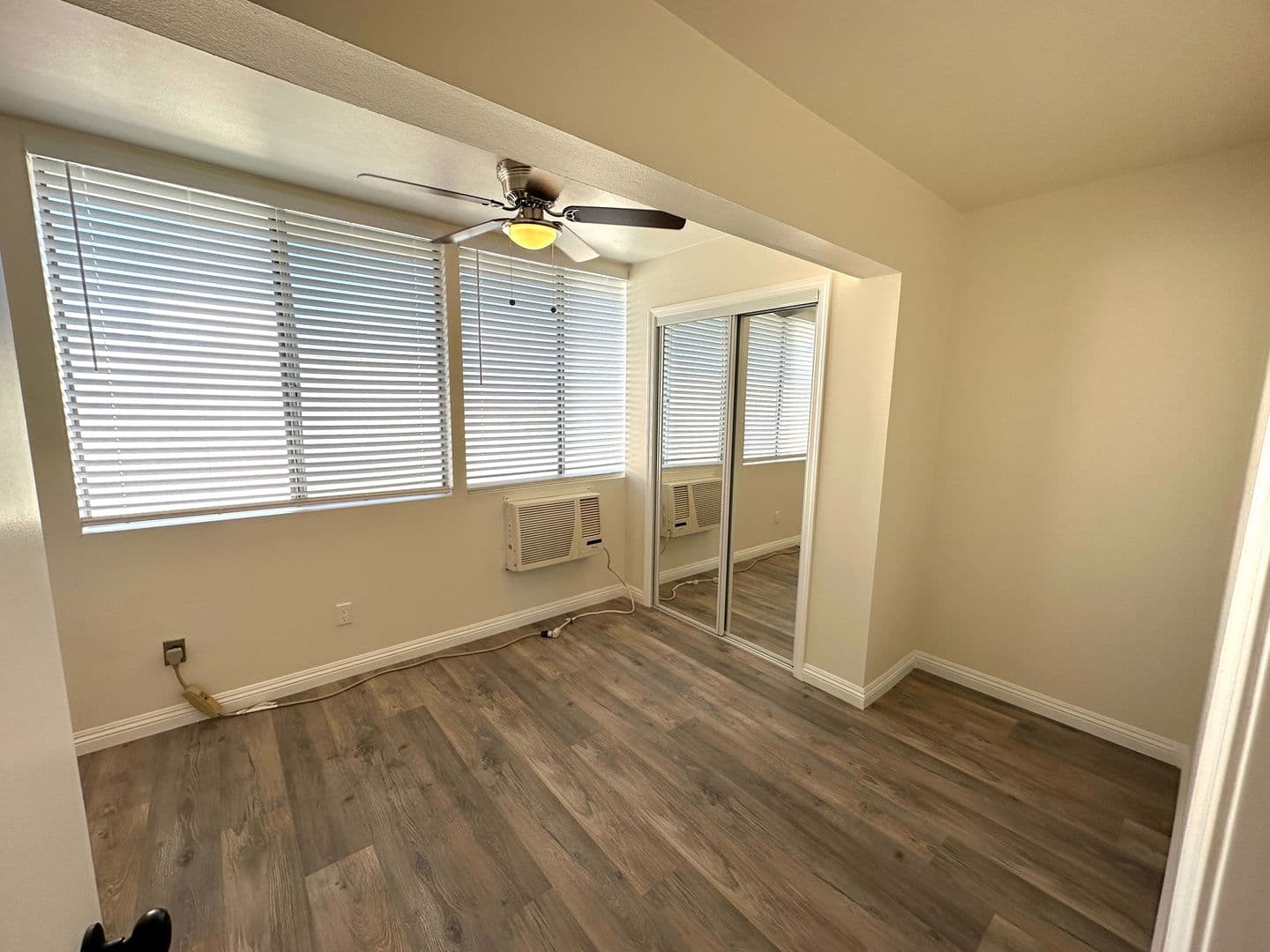 Pasadena Apartment: 160 S Michgan Ave.
