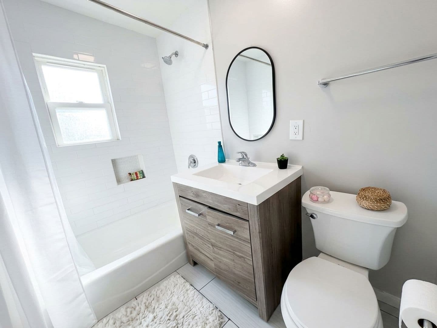 Montrose Apartment: 2318  Mira Vista Ave.