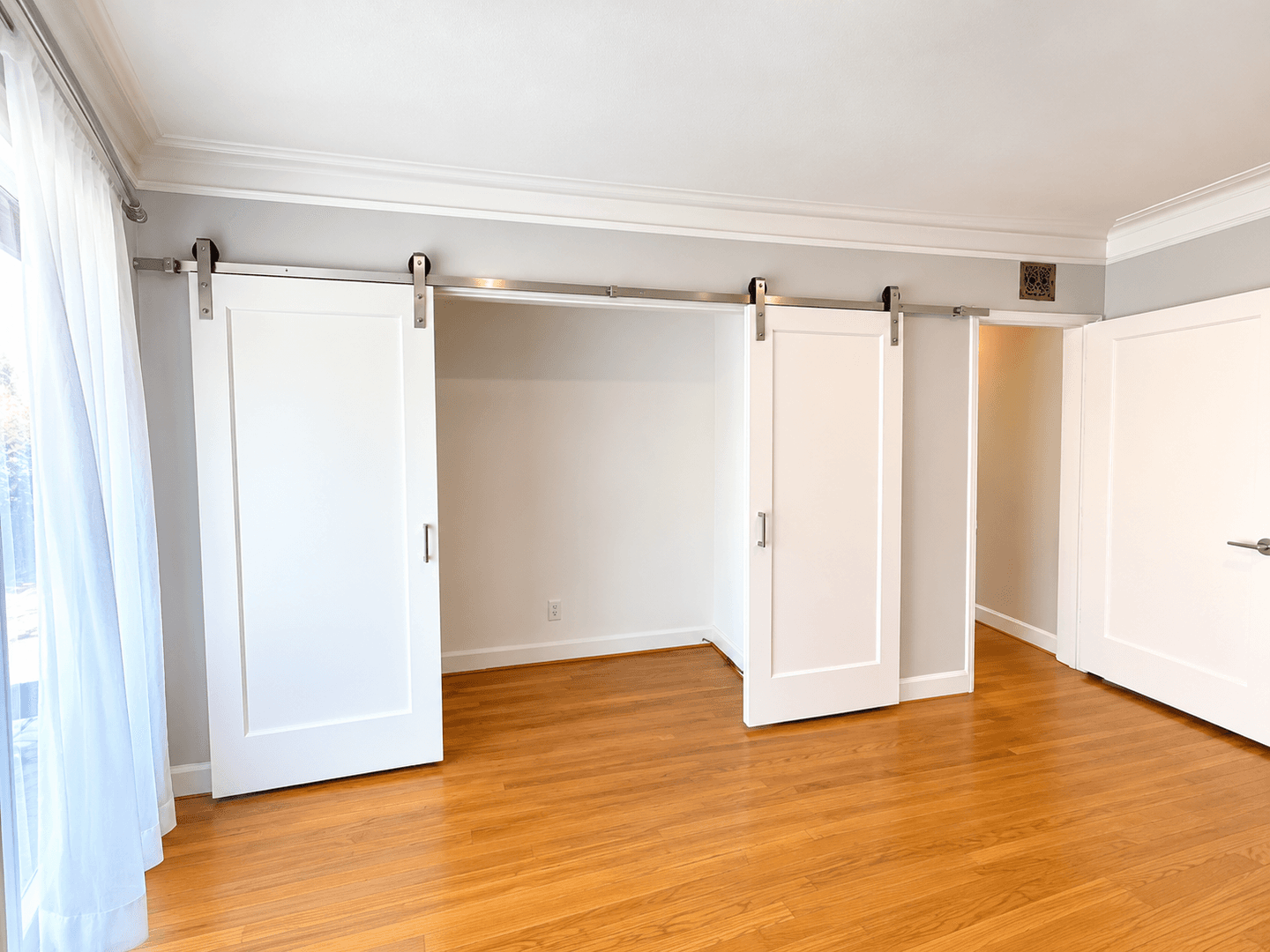 Montrose Apartment: 2318  Mira Vista Ave.