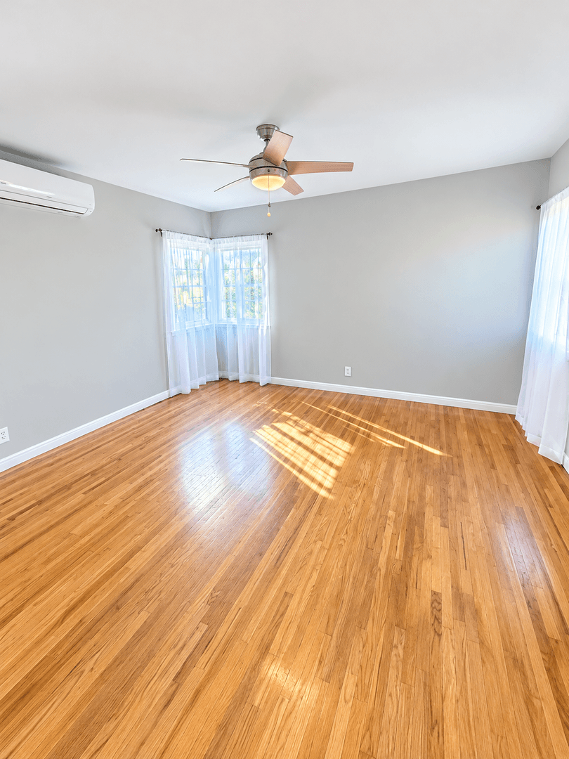Montrose Apartment: 2318  Mira Vista Ave.