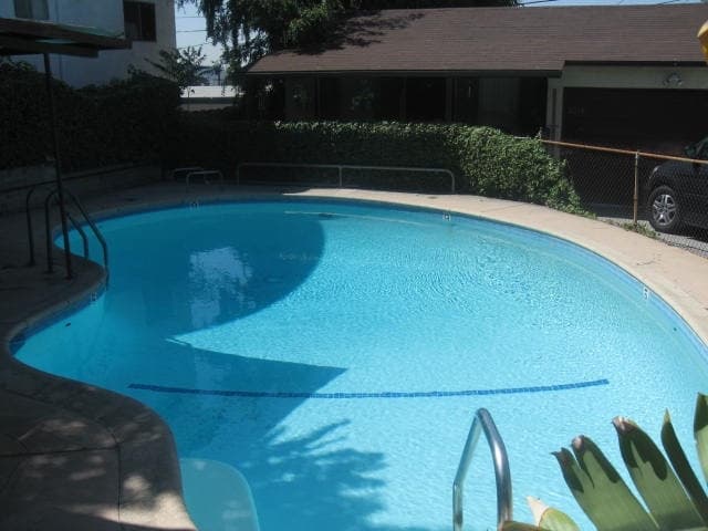Montrose Apartment: 2318  Mira Vista Ave.