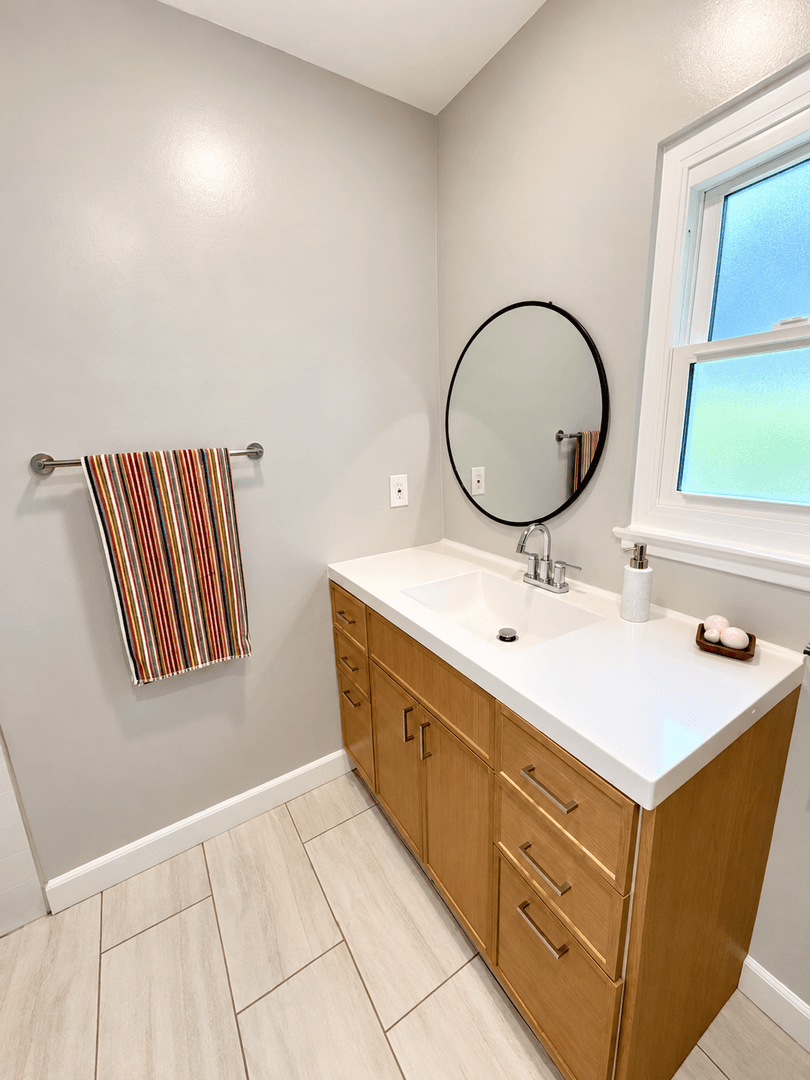 Montrose Apartment: 2318  Mira Vista Ave.
