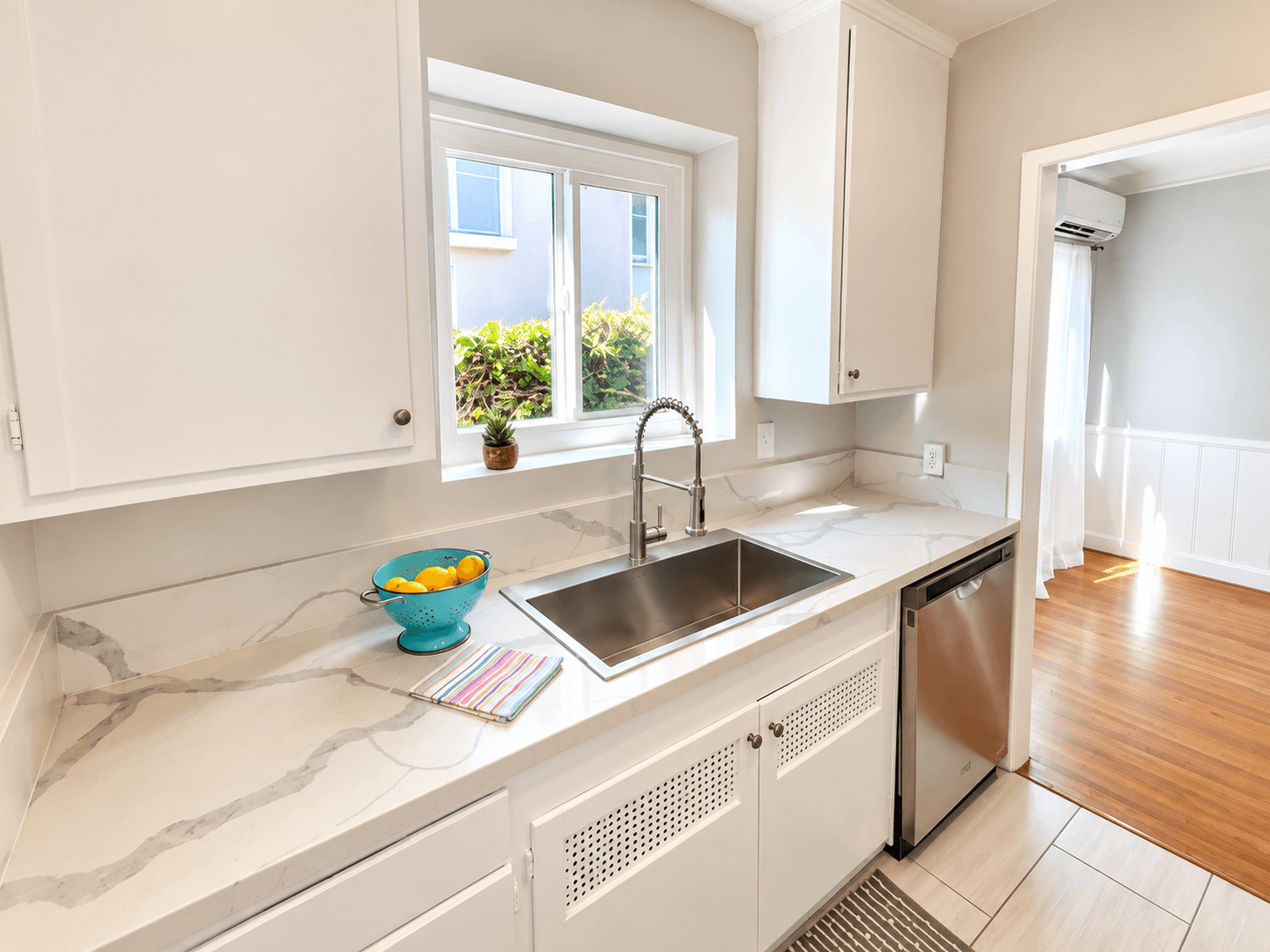 Montrose Apartment: 2318  Mira Vista Ave.
