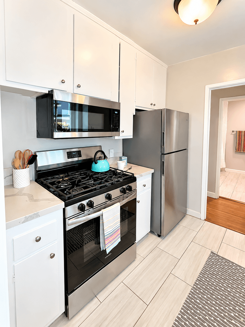 Montrose Apartment: 2318  Mira Vista Ave.