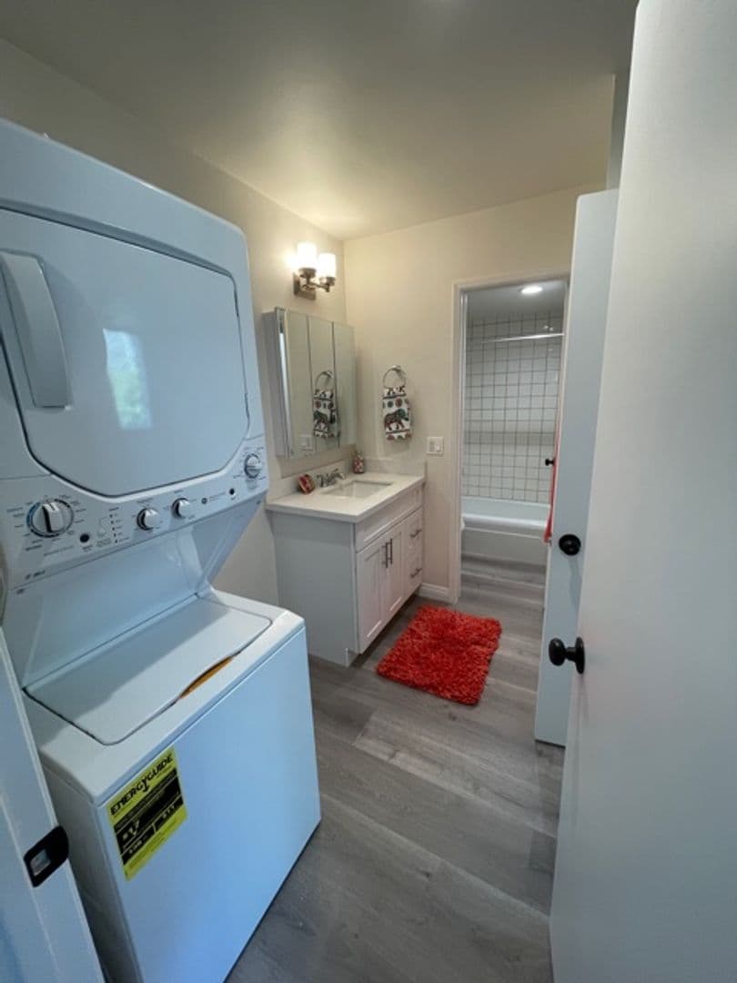 Pasadena Apartment: 160 S Michgan Ave.