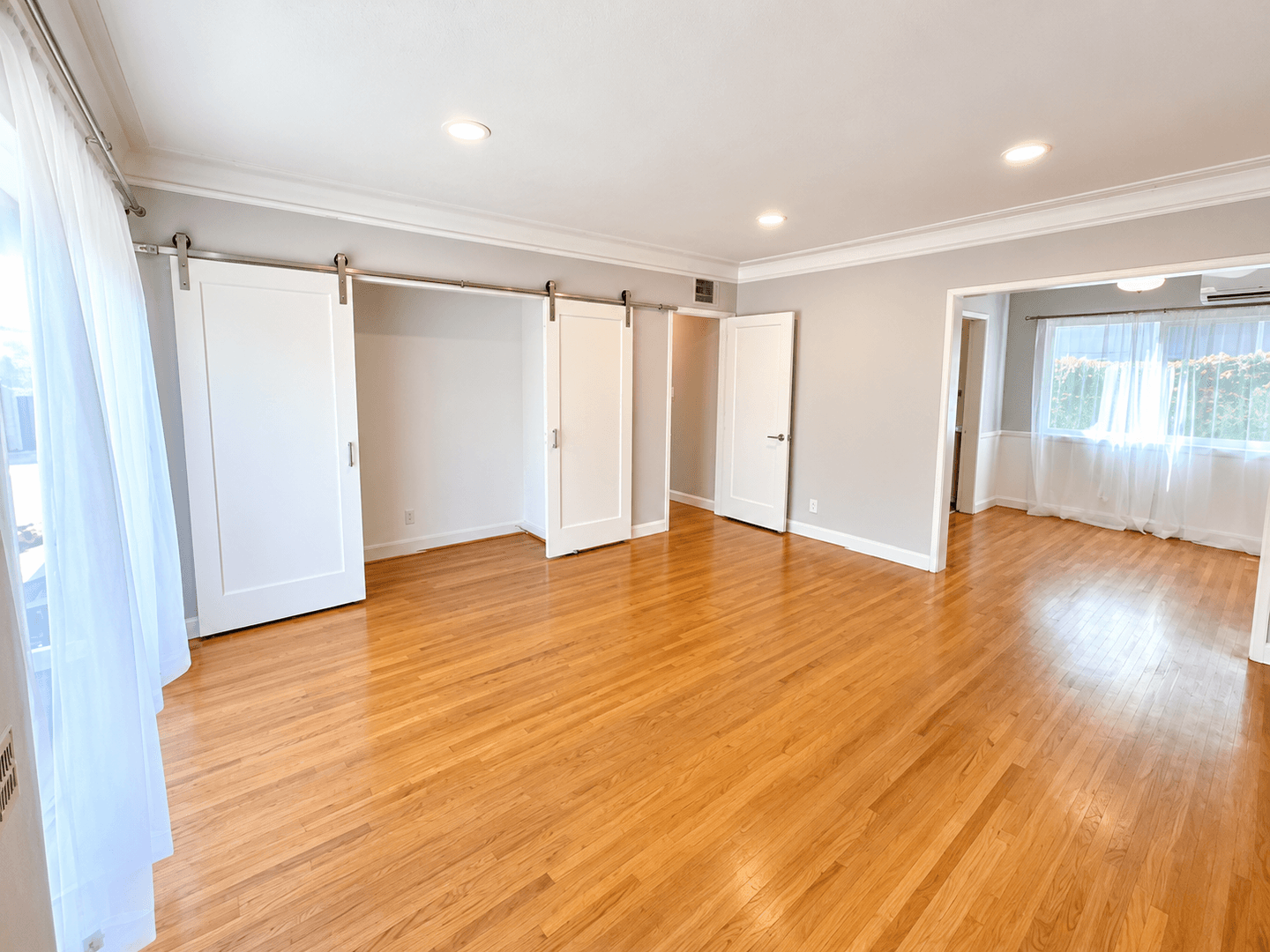 Montrose Apartment: 2318  Mira Vista Ave.