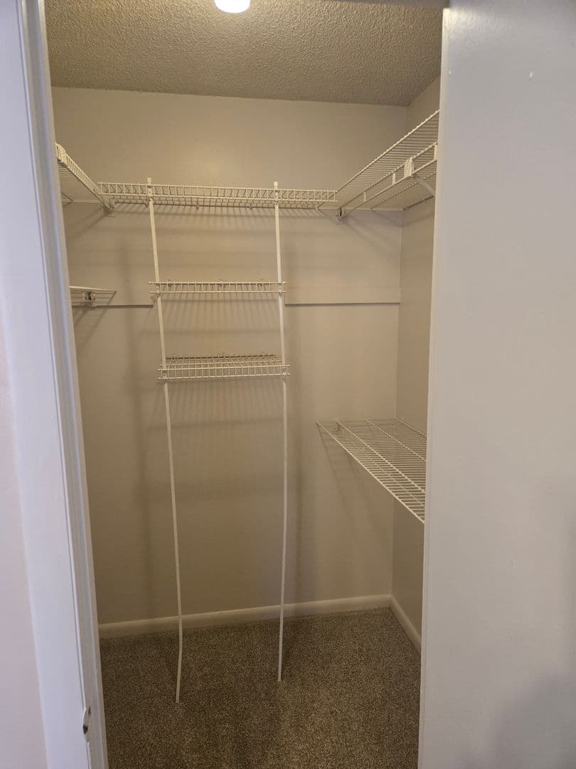 Warner Robins Apartment: 101 Woodcrest Circle