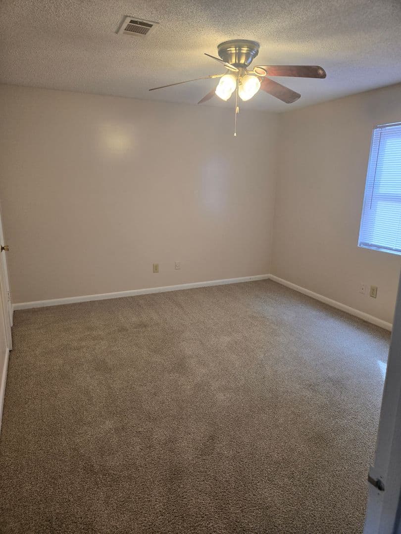 Warner Robins Apartment: 101 Woodcrest Circle