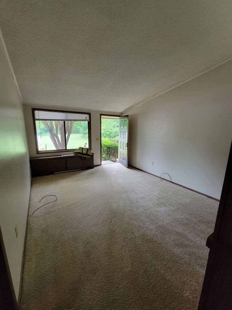 Warner Robins Apartment: 101 Woodcrest Circle