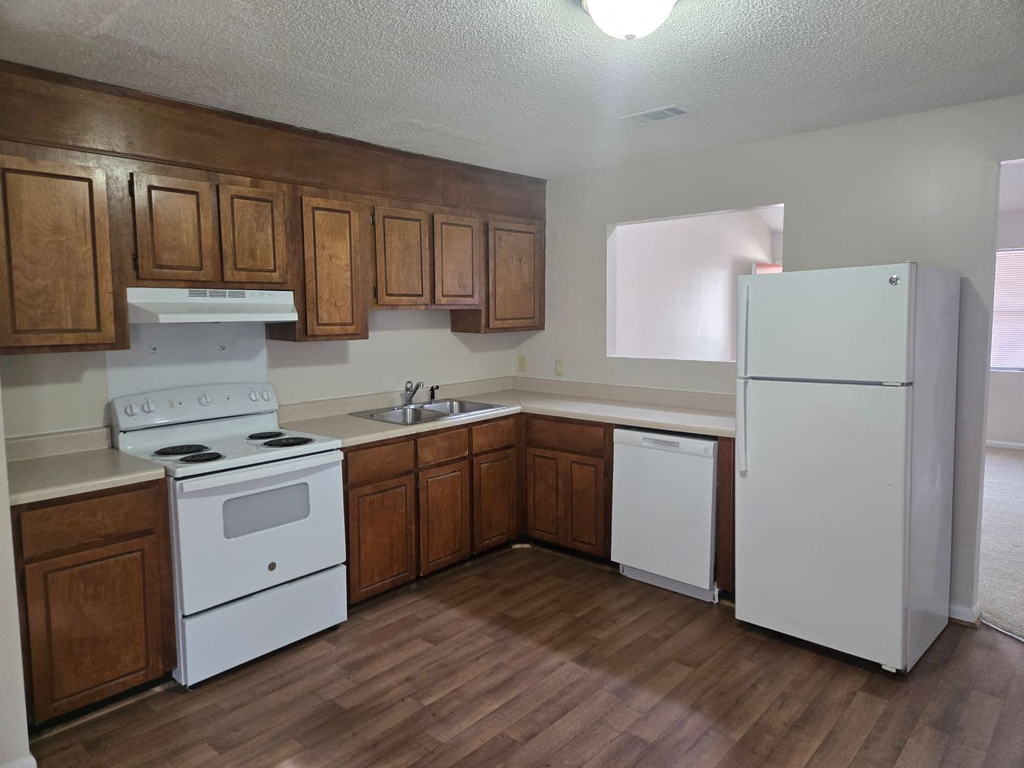 Warner Robins Apartment: 101 Woodcrest Circle