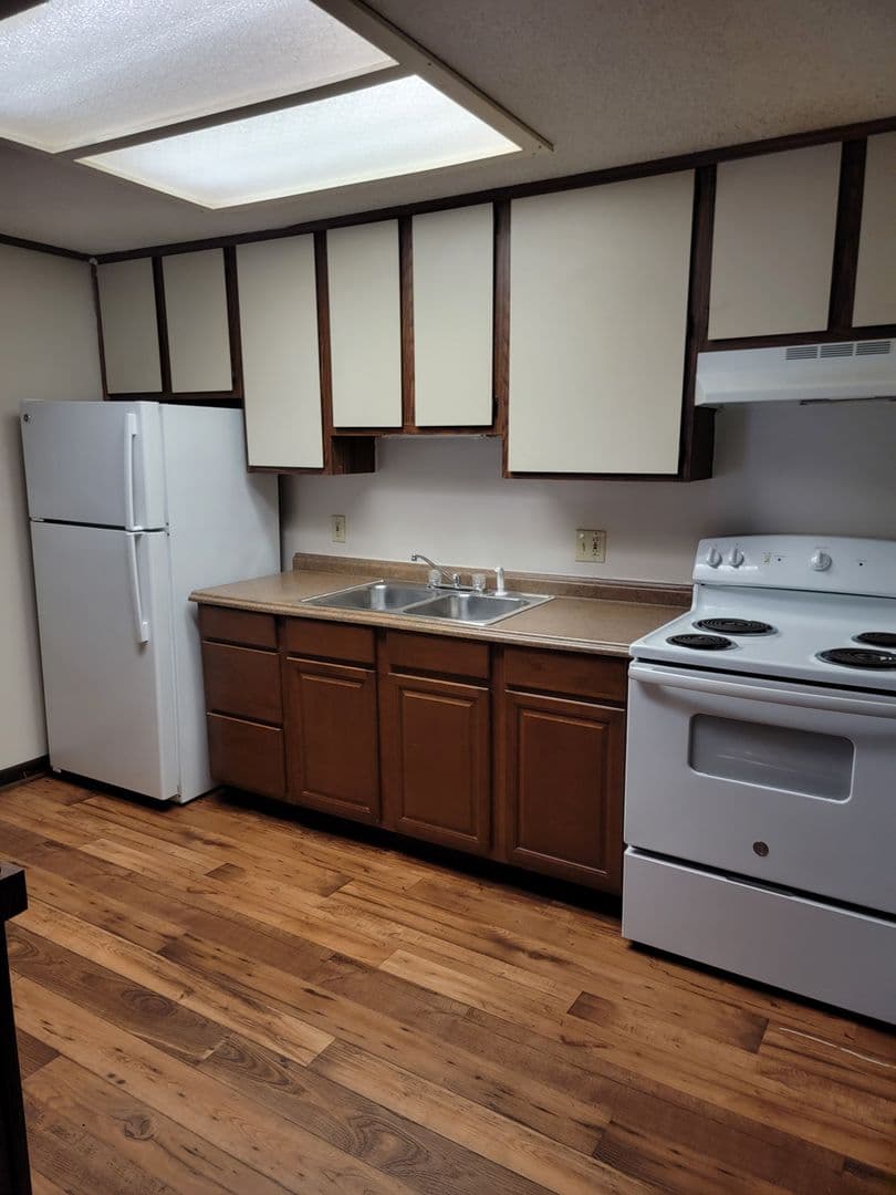 Warner Robins Apartment: 101 Woodcrest Circle