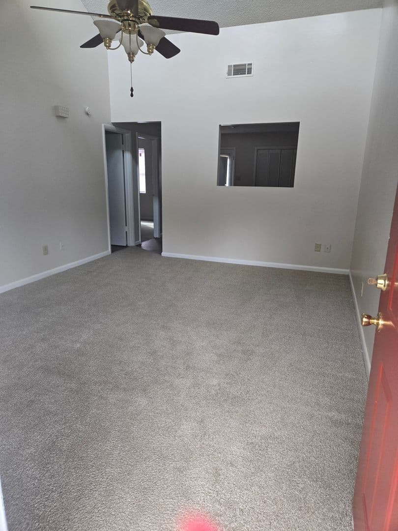 Warner Robins Apartment: 101 Woodcrest Circle