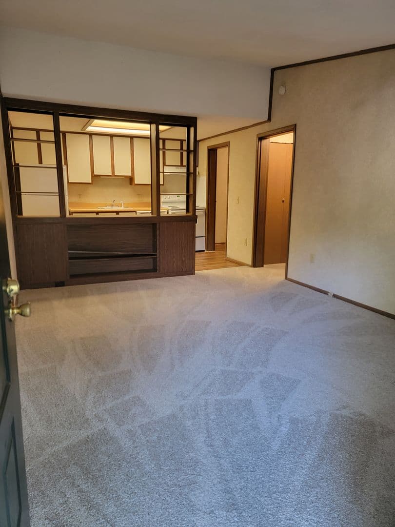 Warner Robins Apartment: 101 Woodcrest Circle
