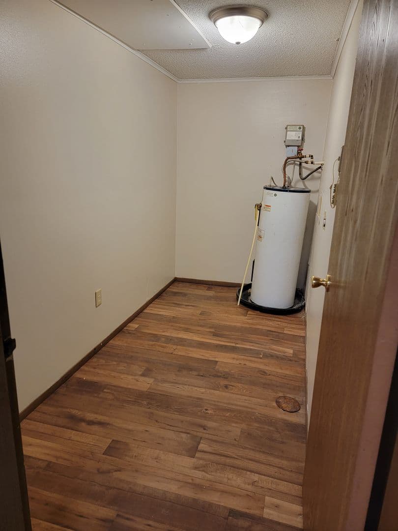 Warner Robins Apartment: 101 Woodcrest Circle