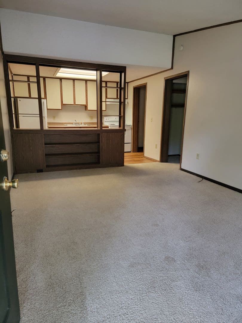 Warner Robins Apartment: 101 Woodcrest Circle
