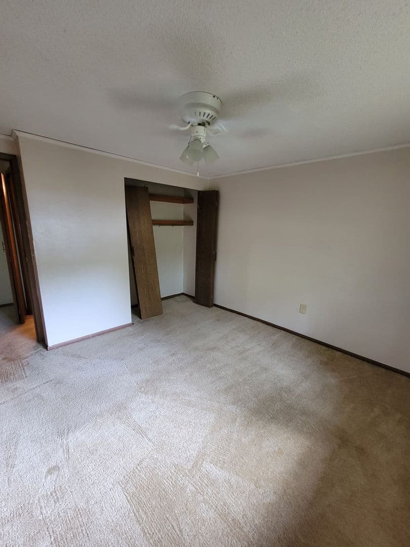 Warner Robins Apartment: 101 Woodcrest Circle