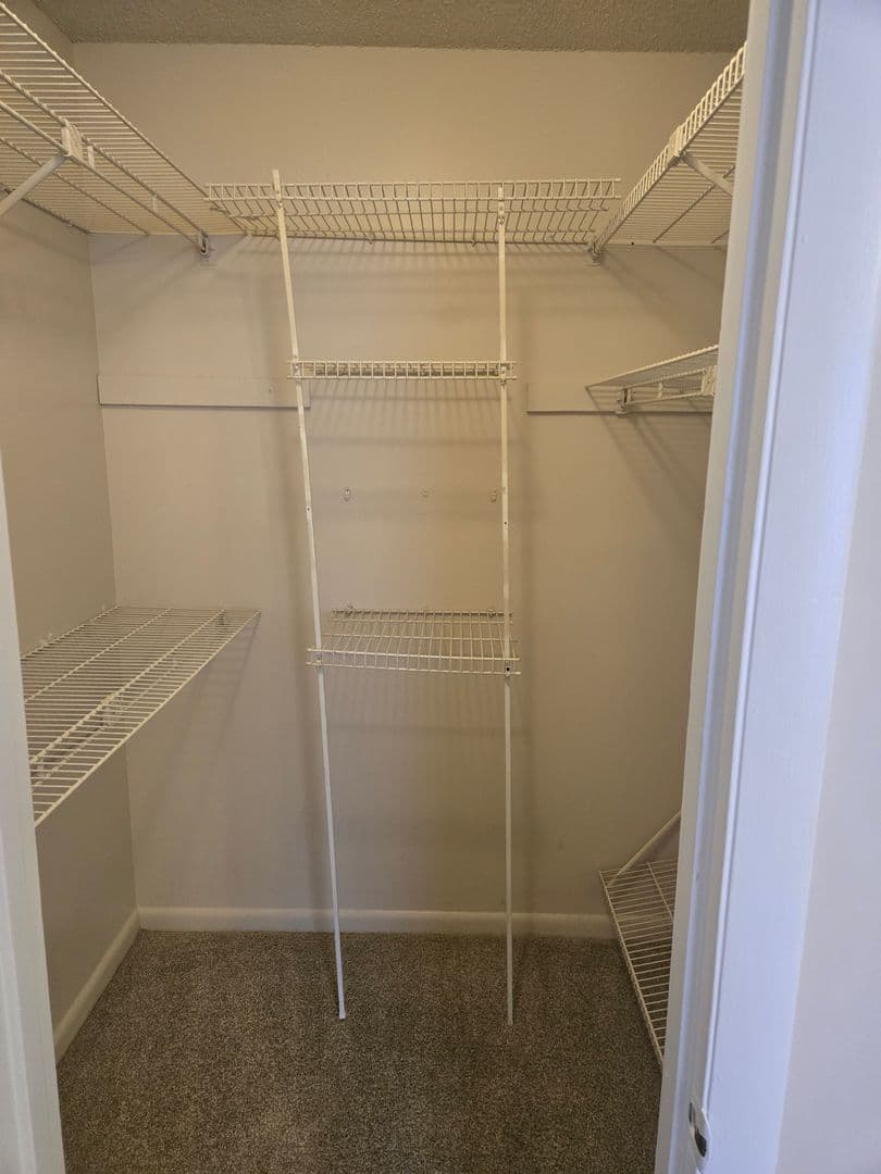 Warner Robins Apartment: 101 Woodcrest Circle