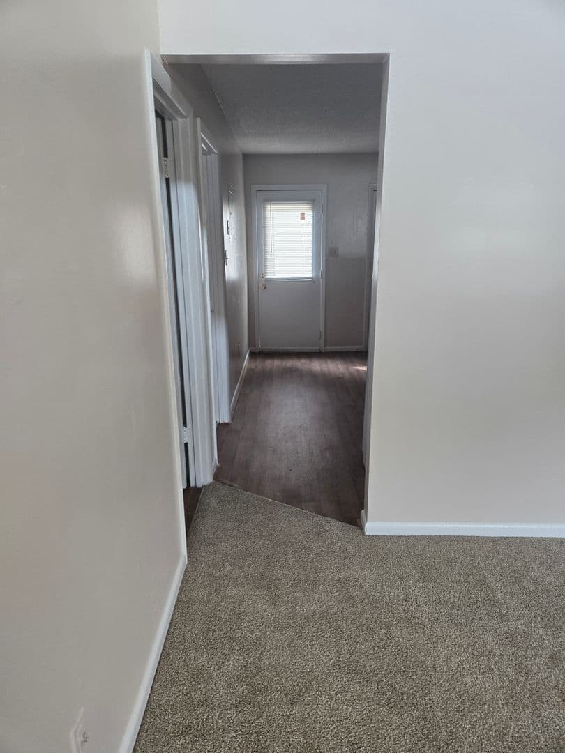 Warner Robins Apartment: 101 Woodcrest Circle