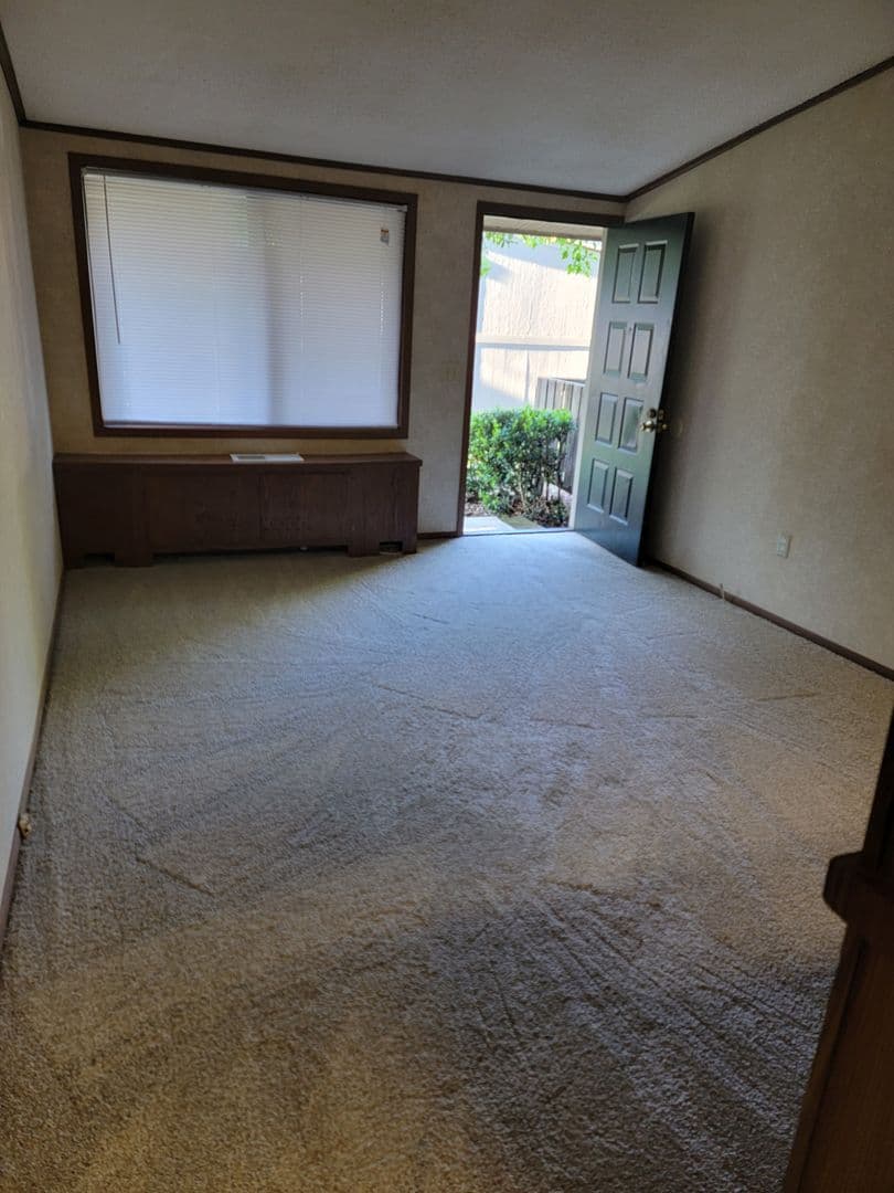 Warner Robins Apartment: 101 Woodcrest Circle