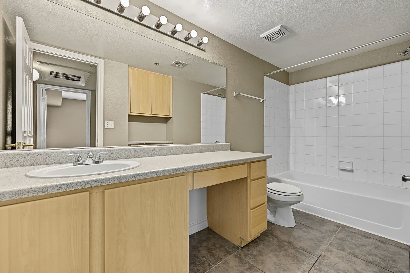 LAS VEGAS House: 6955 N DURANGO #3082