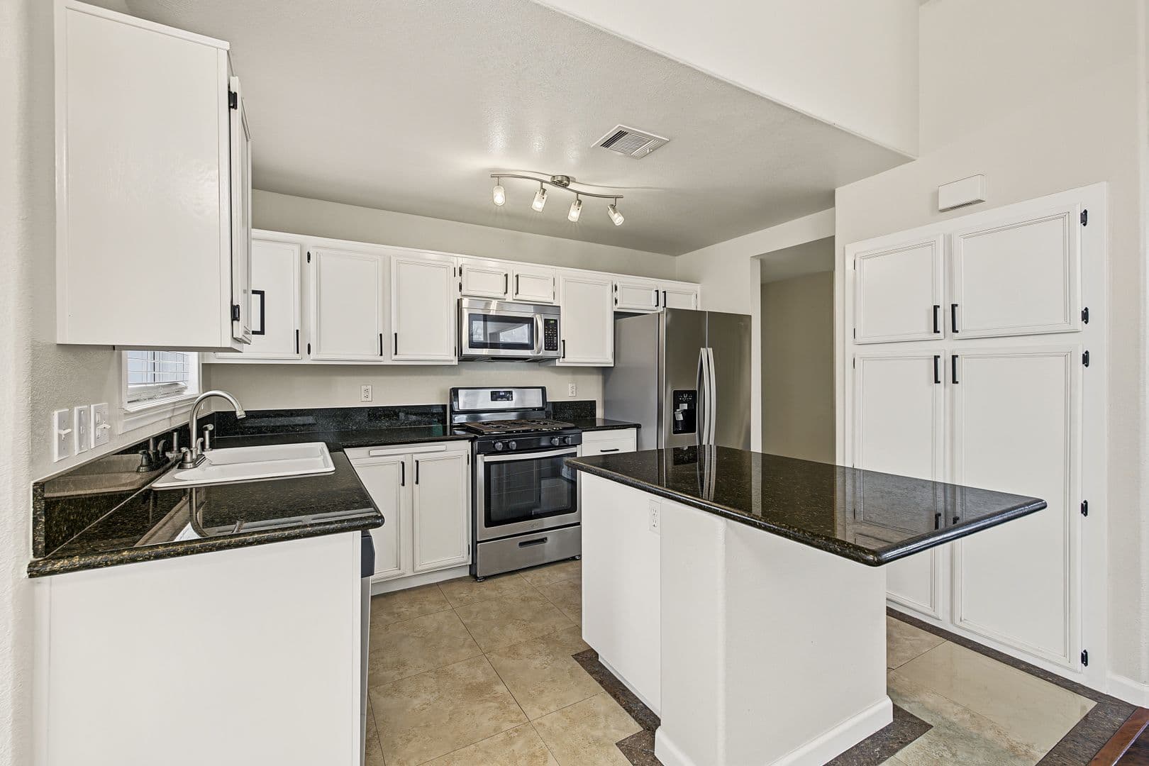 Henderson House: 9045 Flutell Ct