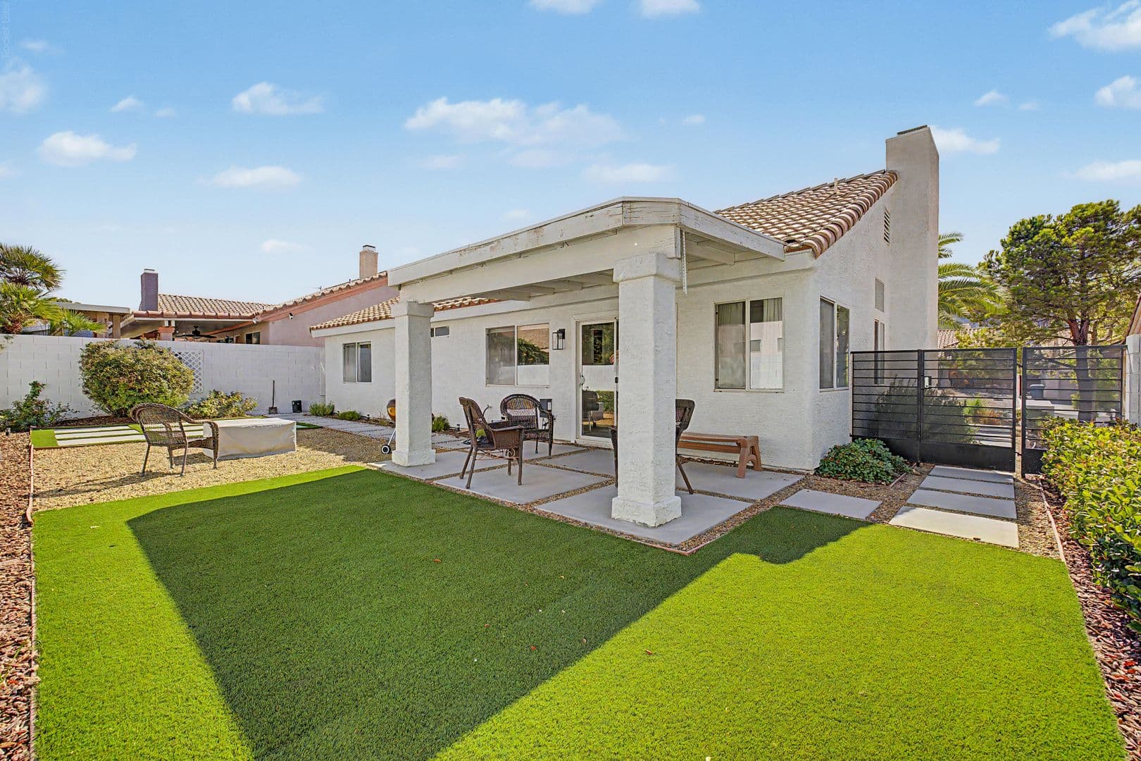 HENDERSON House: 679 SCENIC TIERRA LN