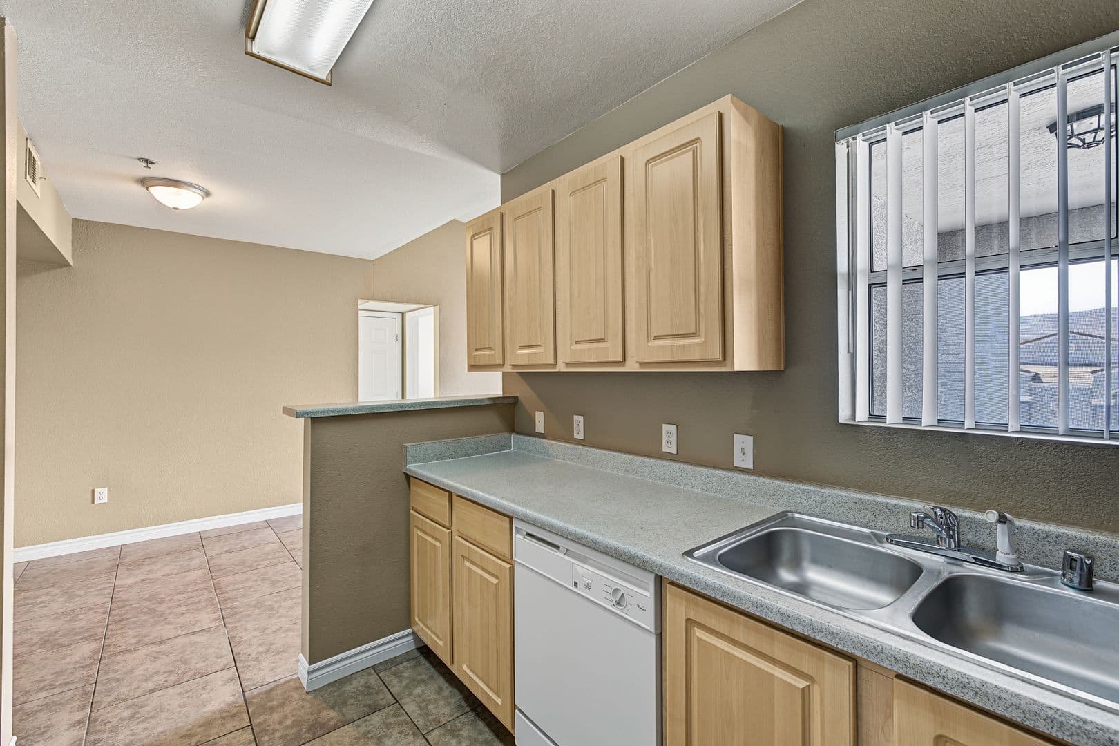 LAS VEGAS House: 6955 N DURANGO #3082