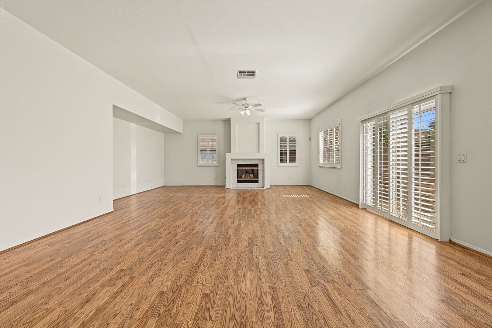 LAS VEGAS House: 6125 MARKLEHAM