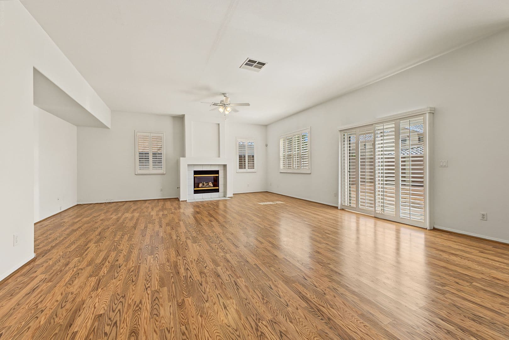LAS VEGAS House: 6125 MARKLEHAM