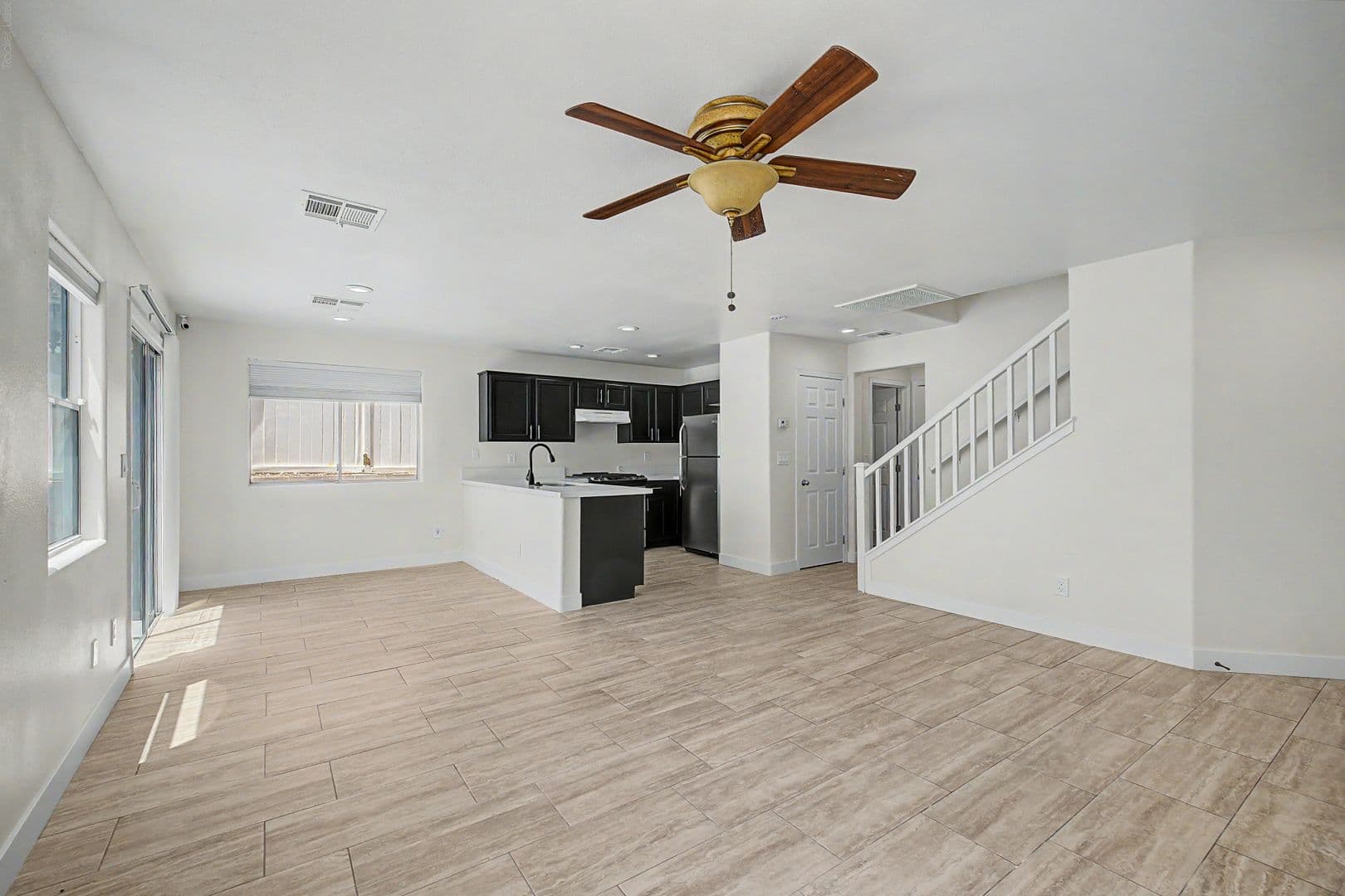 LAS VEGAS House: 8168 NEW LEAF AVE