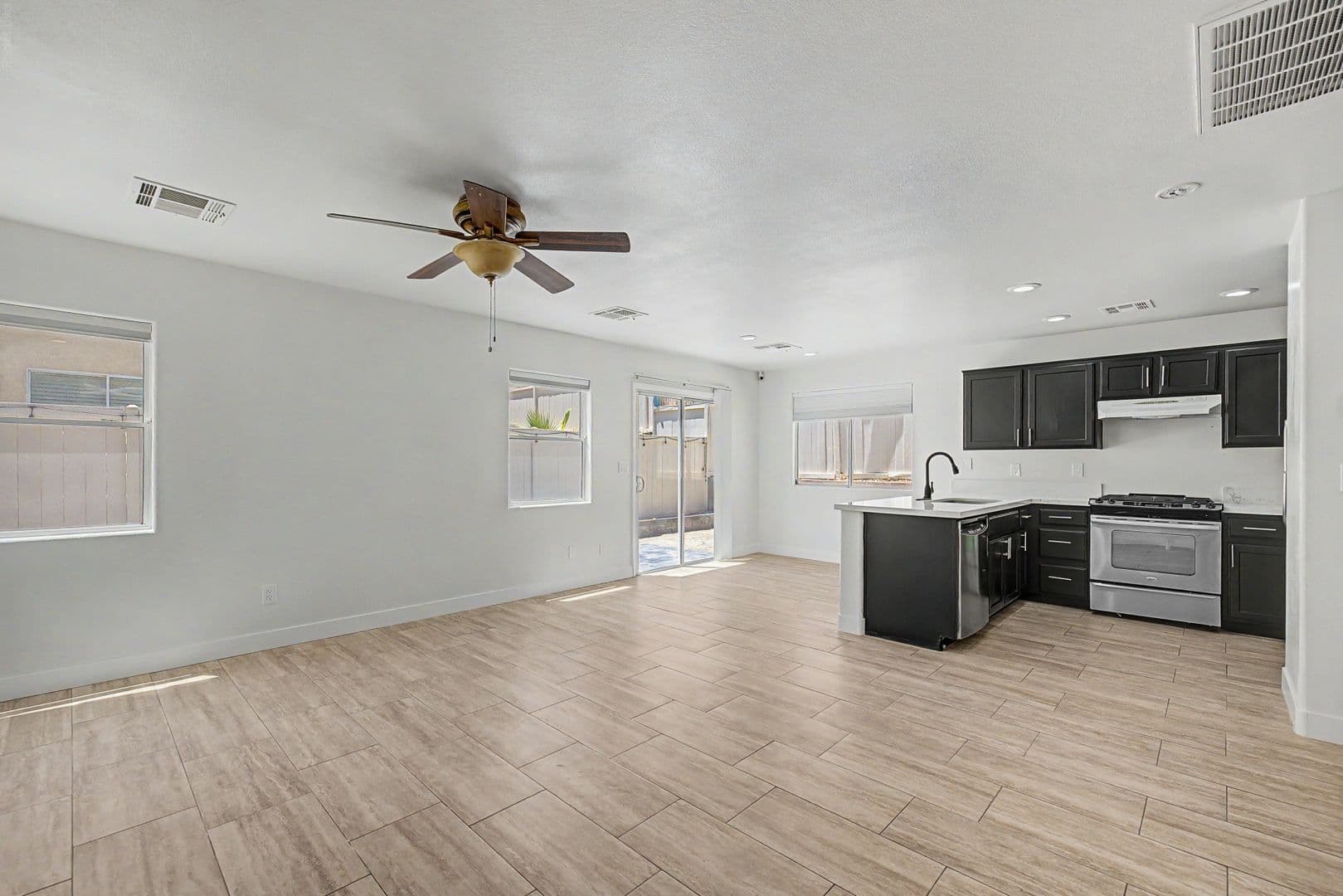 LAS VEGAS House: 8168 NEW LEAF AVE