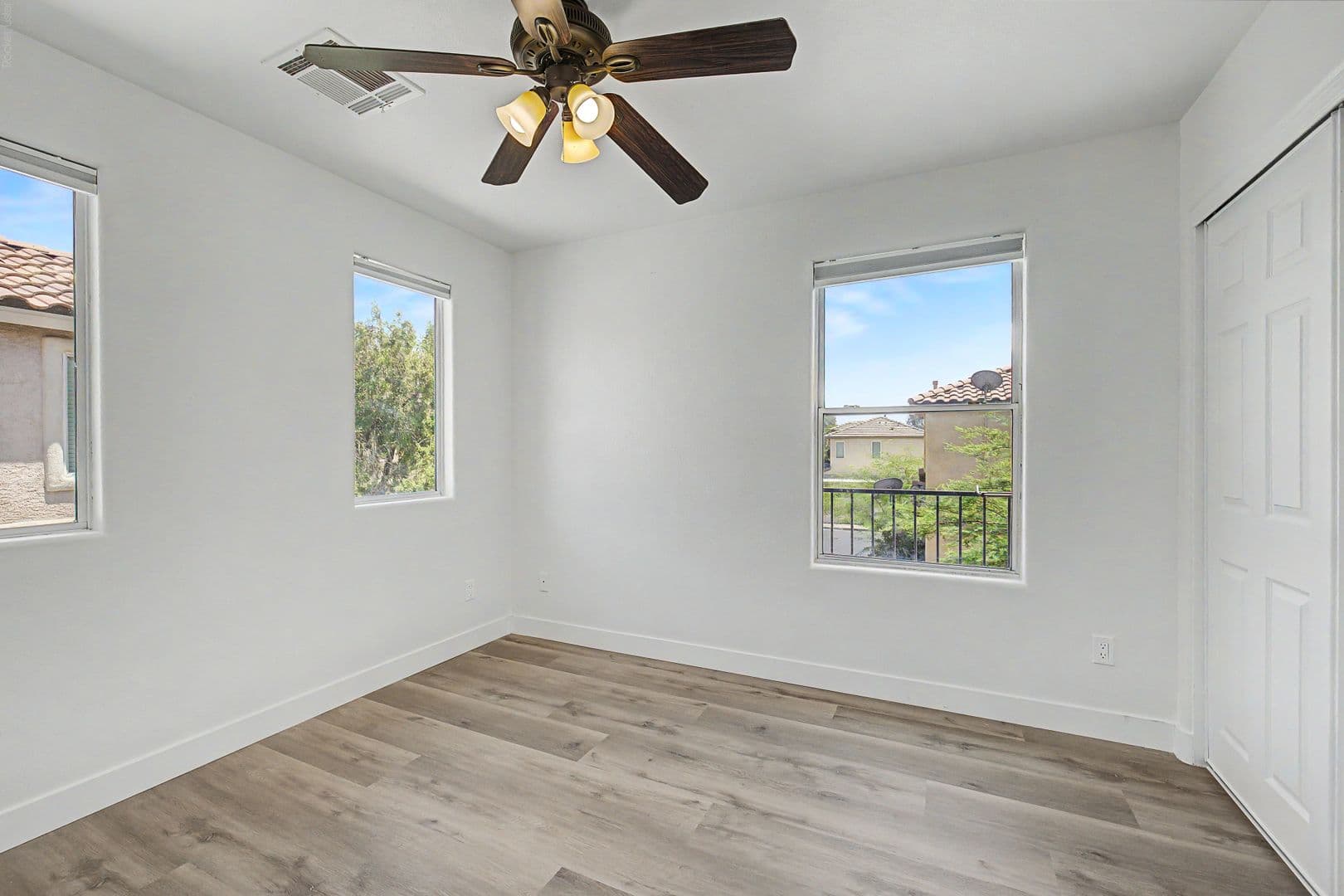 LAS VEGAS House: 8168 NEW LEAF AVE