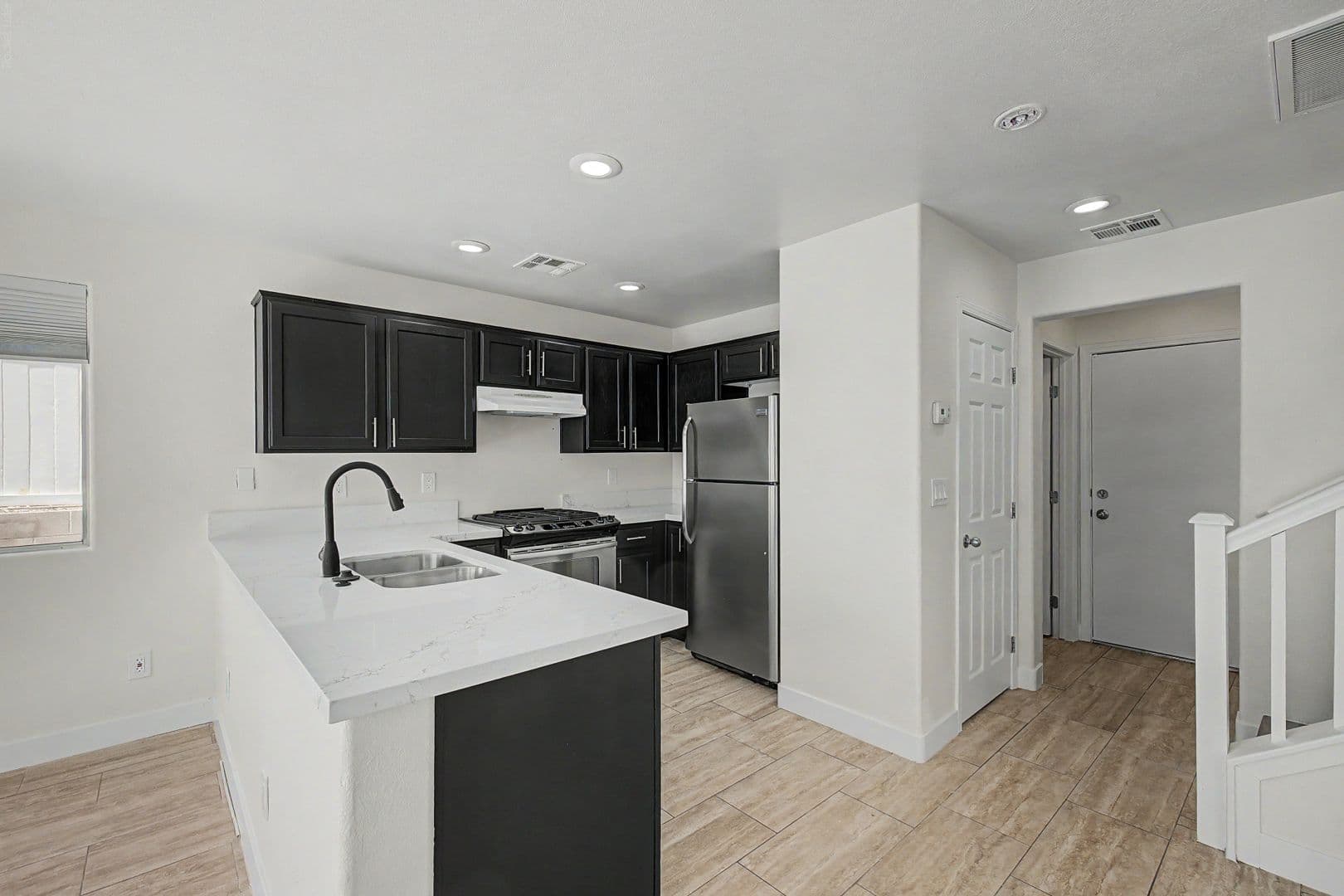 LAS VEGAS House: 8168 NEW LEAF AVE