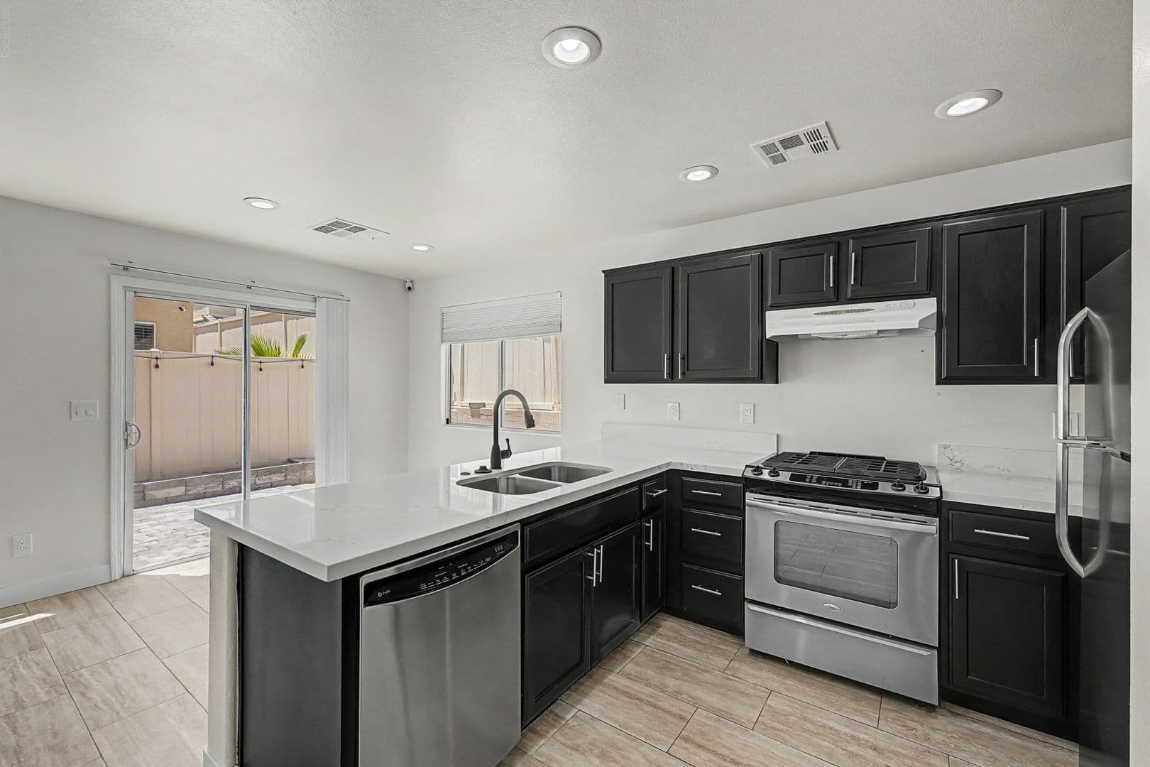 LAS VEGAS House: 8168 NEW LEAF AVE