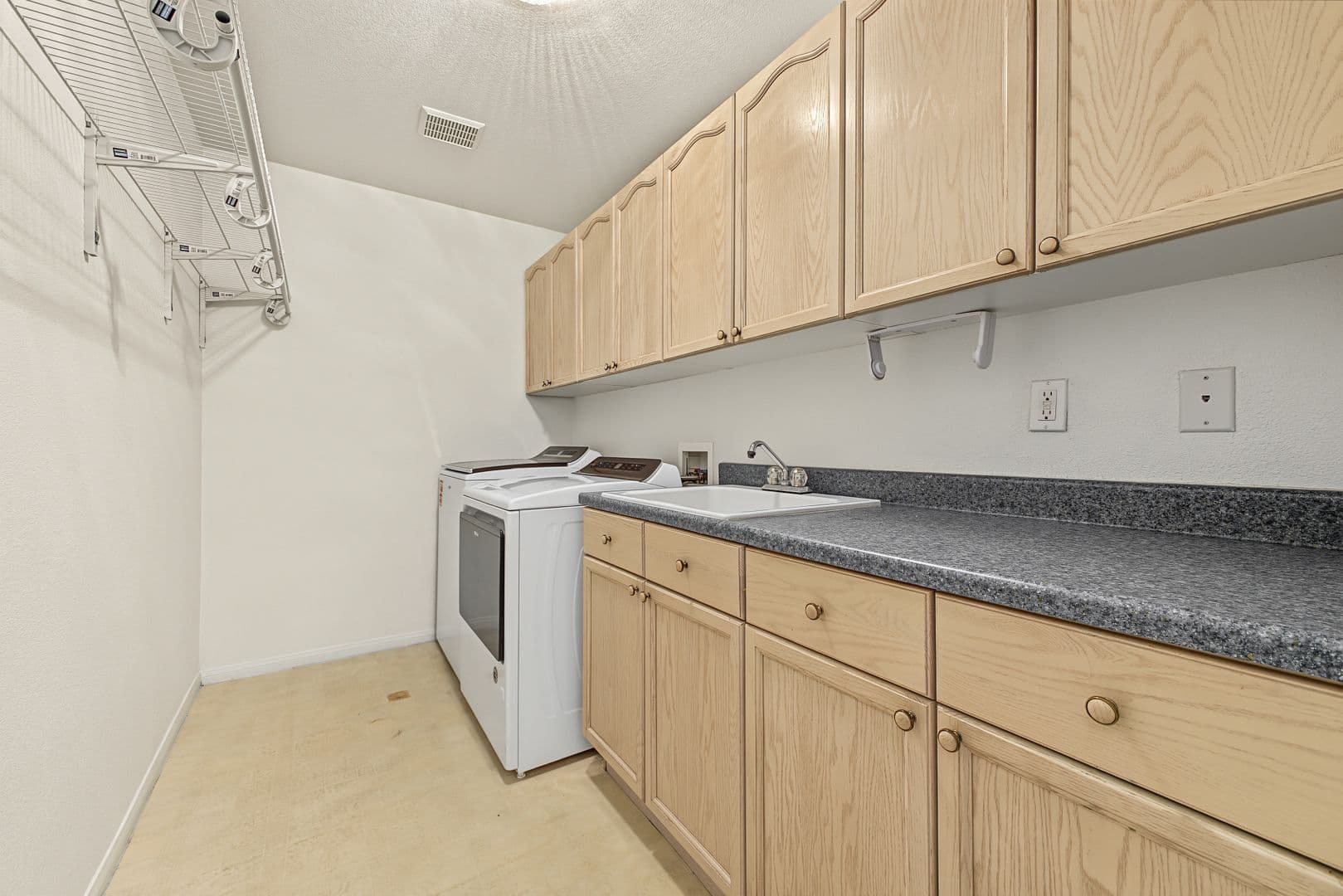 LAS VEGAS House: 6125 MARKLEHAM