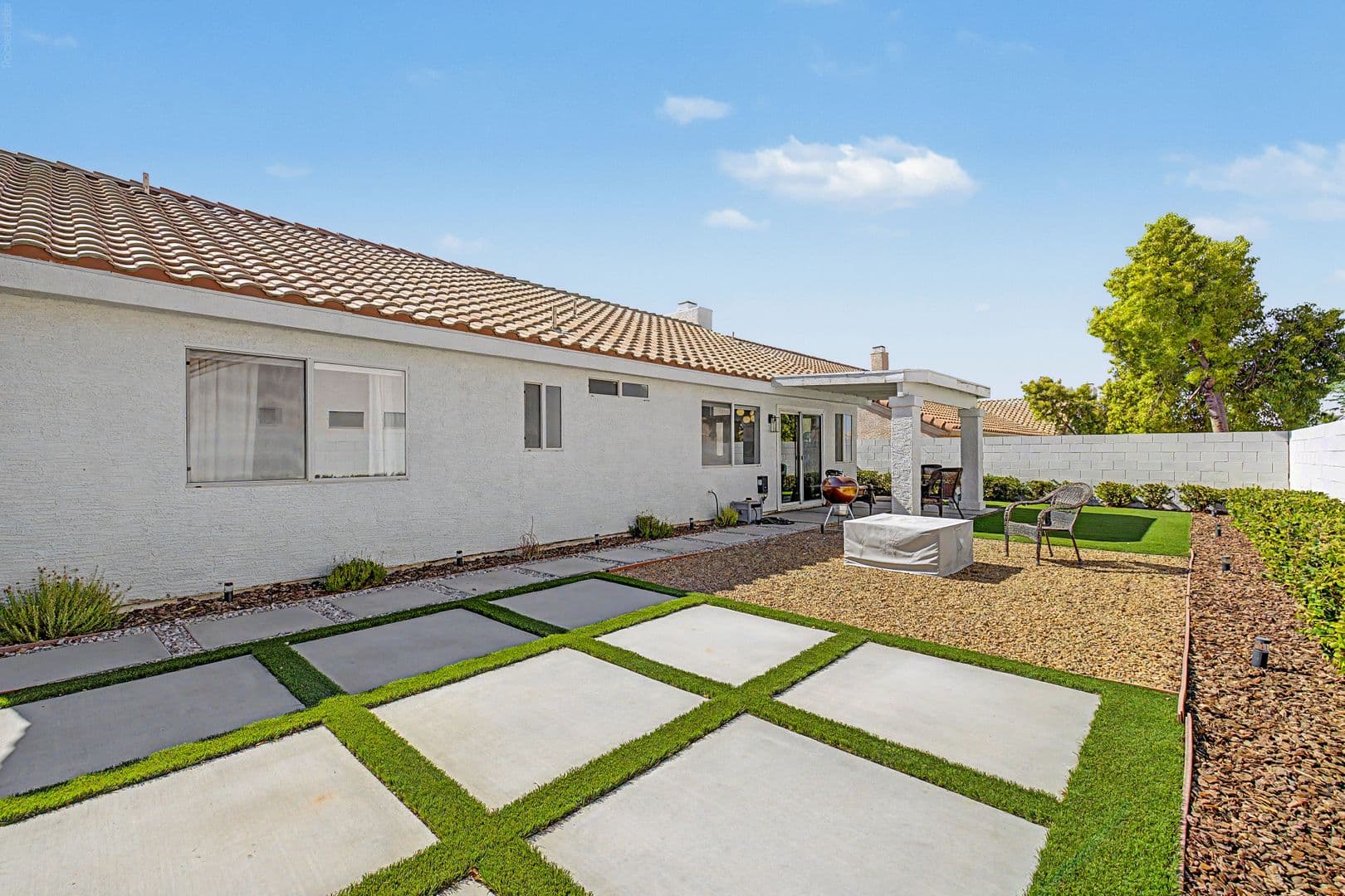 HENDERSON House: 679 SCENIC TIERRA LN