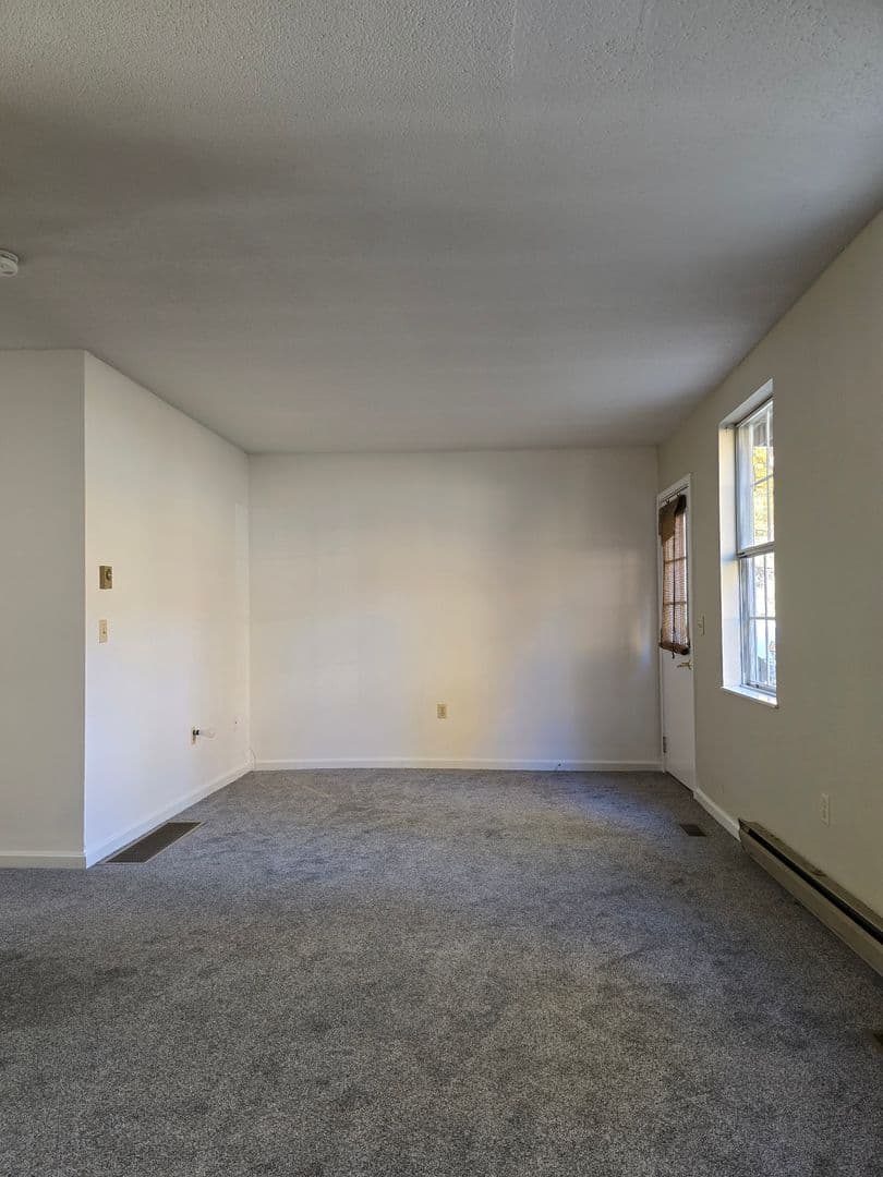 Milford Apartment: 31 Clinton Street