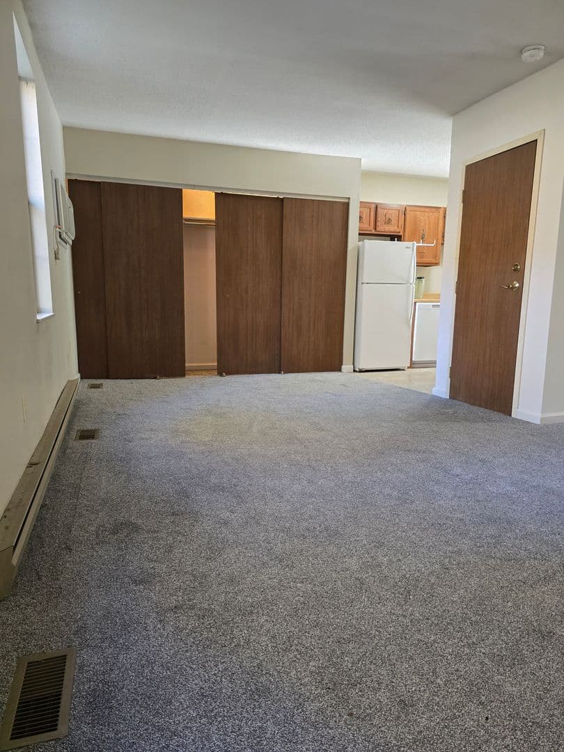 Milford Apartment: 31 Clinton Street