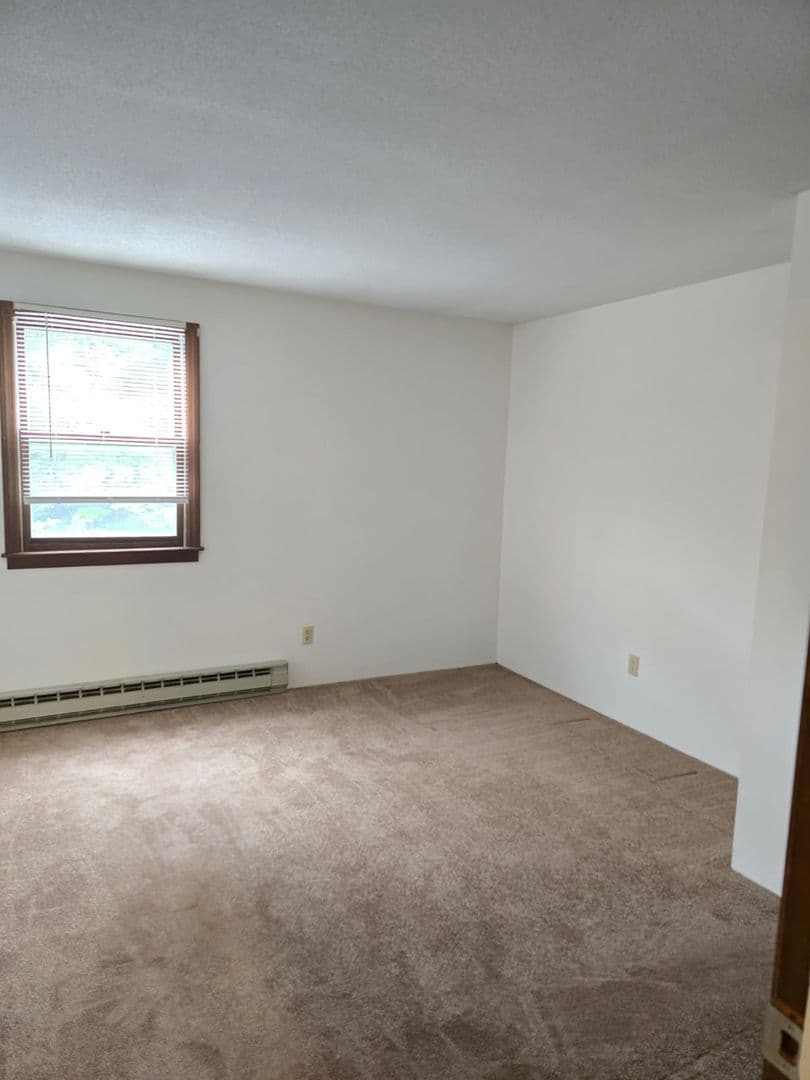 Rindge Apartment: 62 Converseville Road