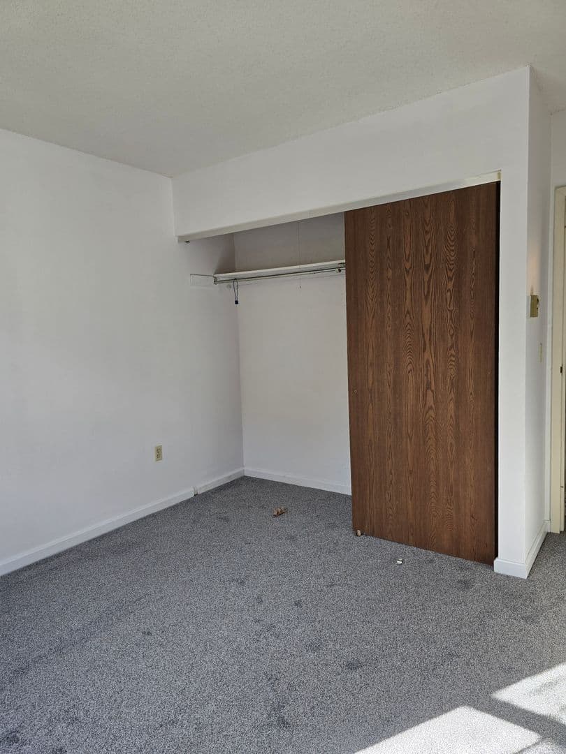 Milford Apartment: 31 Clinton Street