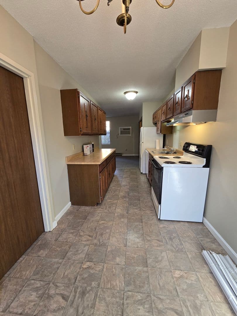 Milford Apartment: 31 Clinton Street