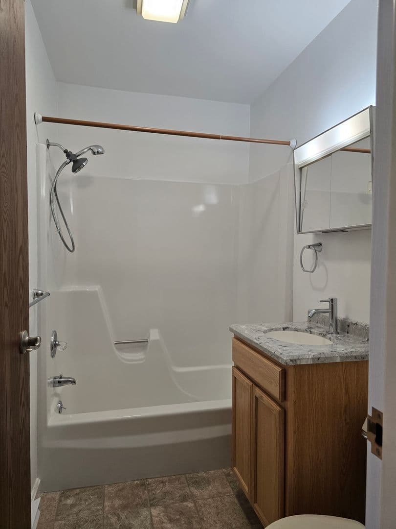 Milford Apartment: 31 Clinton Street