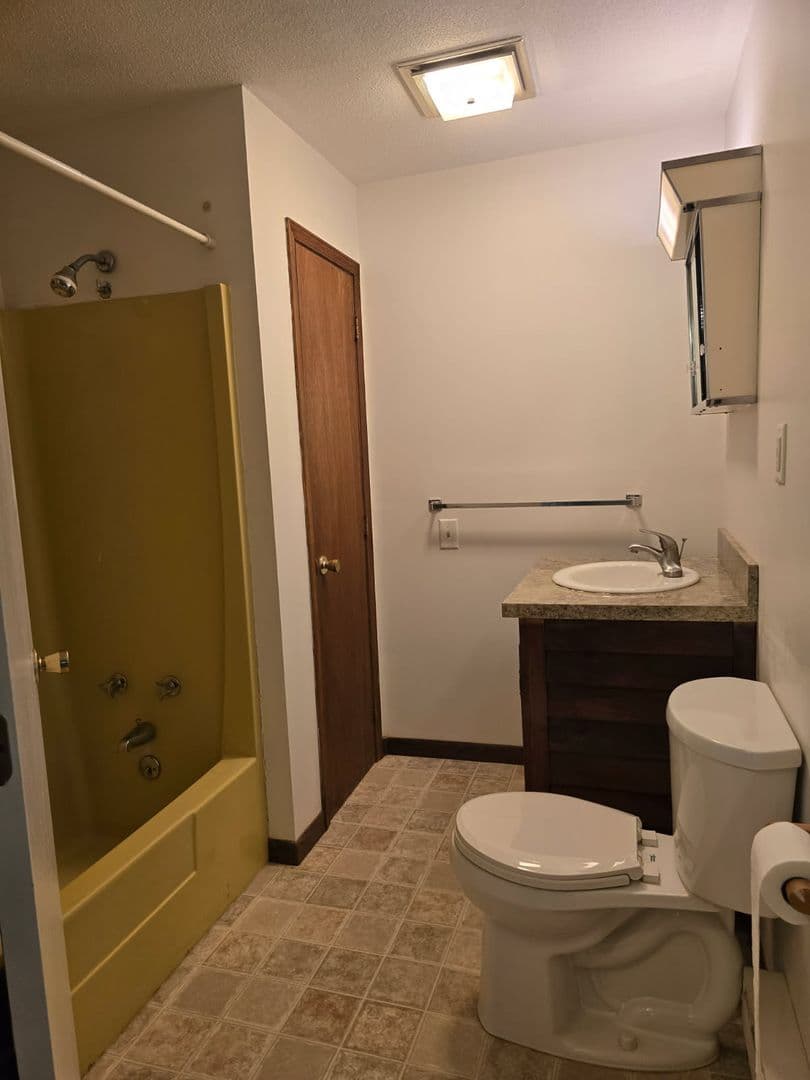 Rindge Apartment: 62 Converseville Road